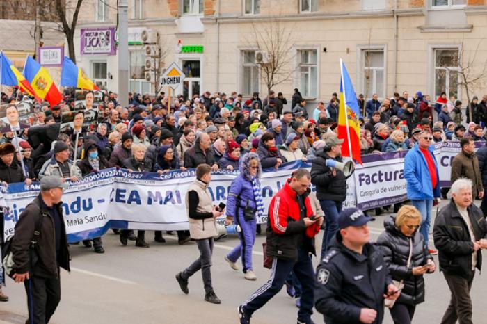 (ВИДЕО) ДВИЖЕНИЕ "ЗА НАРОД" ТРЕБУЕТ ОПЛАТЫ НАСЕЛЕНИЮ ЗА ТРИ МЕСЯЦА СЧЕТОВ ЗА ГАЗ, ТЕПЛО И ЭЛЕКТРИЧЕСТВО