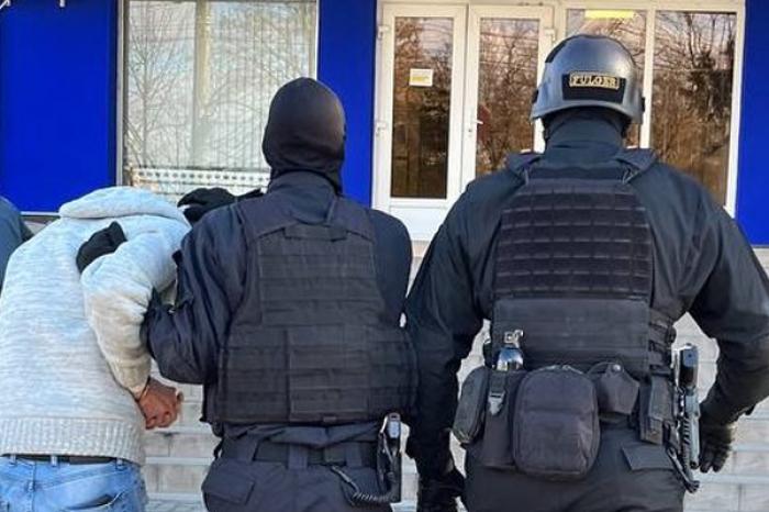 ​(ВИДЕО) В КИШИНЕВЕ ЗАДЕРЖАН МОШЕННИК, СУМЕВШИЙ ЗАВЛАДЕТЬ 2,5 МЛН. ЛЕЕВ