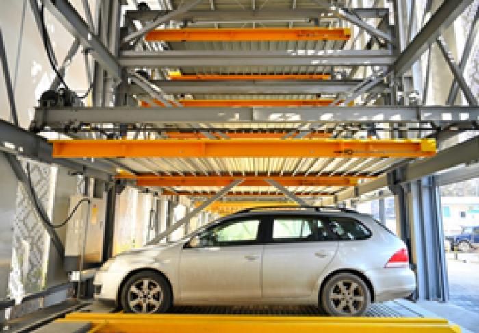 В ЦЕНТРЕ КИШИНЕВА ОТКРЫЛИ ПЕРВУЮ МНОГОУРОВНЕВУЮ АВТОМАТИЗИРОВАННУЮ ПАРКУ ДЛЯ АВТОМОБИЛЕЙ