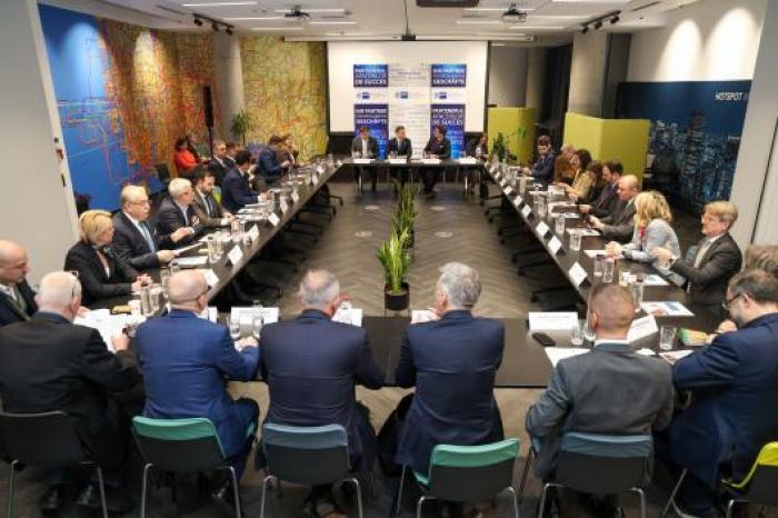 Premierul Dorin Recean, în discuții cu membrii Camerei de comerț și industrie româno-germană: „Vin cu un mesaj către oamenii de afaceri: folosiți potențialul economic al Republicii Moldova”