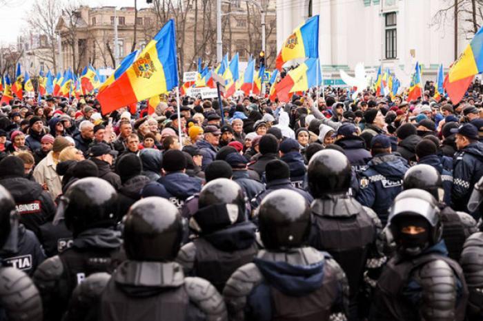 СУД РАССМАТРИВАЕТ ЗАПРОС ПРОКУРОРОВ ОБ АРЕСТЕ СЕМИ ЧЕЛОВЕК, ЗАДЕРЖАННЫХ ВО ВРЕМЯ АКЦИИ ПРОТЕСТА В ВОСКРЕСЕНЬЕ