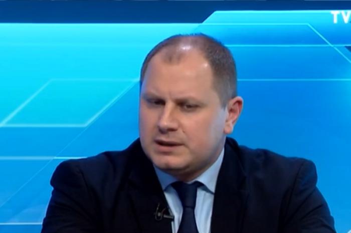 (ВИДЕО) БЕГЛЫЙ ОЛИГАРХ ВЛАДИМИР ПЛАХОТНЮК ВЫСТУПАЕТ НА ЗАСЕДАНИЯХ ОРГАНИЗАЦИЙ БЫВШЕЙ ДЕМОКРАТИЧЕСКОЙ ПАРТИИ