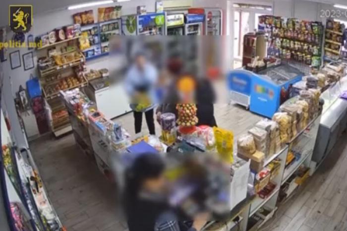(ВИДЕО) ГРАБИТЕЛЬ В СУПЕРМАРКЕТЕ В БЭЛЦЬ НАМЕРЕВАЛСЯ УКРАСТЬ КАССОВЫЙ АППАРАТ С ДЕНЬГАМИ, А УКРАЛ ВЕСЫ