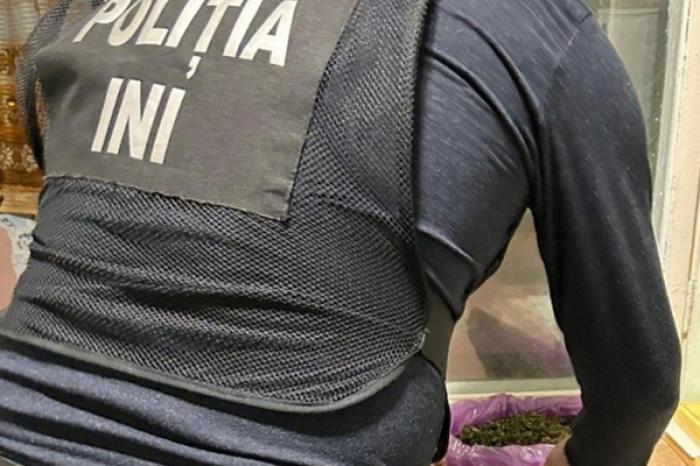 (ВИДЕО) ПОЛИЦИЯ ЗАДЕРЖАЛА ДВУХ КИШИНЕВЦЕВ ЗА НАРКОТОРГОВЛЮ