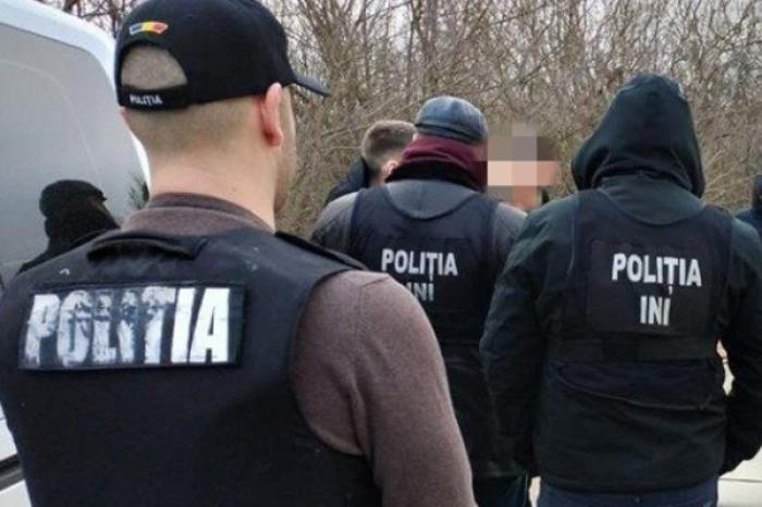 (ВИДЕО) ПРАВООХРАНИТЕЛИ МОЛДОВЫ И РУМЫНИИ ЗАДЕРЖАЛИ ЧЕТЫРЕХ ПОДОЗРЕВАЕМЫХ В МОШЕННИЧЕСТВЕ В ОСОБО КРУПНЫХ РАЗМЕРАХ