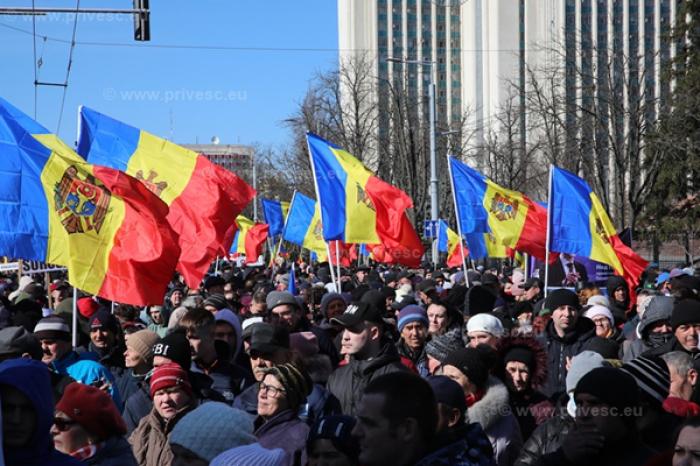 (ВИДЕО) УЧАСТНИКИ АКЦИИ ПРОТЕСТА ВНОВЬ ПОТРЕБОВАЛИ ОТ ПРАВИТЕЛЬСТВА ВЫПЛАТЫ СРЕДСТВ НА ПОГАШЕНИЕ СЧЕТОВ ЗА КОММУНАЛЬНЫЕ УСЛУГИ