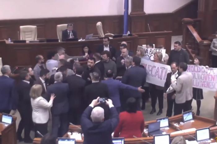 (ВИДЕО) В ТЕКСТЕ ЗАКОНОВ, В ТОМ ЧИСЛЕ В КОНСТИТУИЦИИ, «МОЛДАВСКИЙ ЯЗЫК» БУДЕТ ЗАМЕНЕН НА «РУМЫНСКИЙ»