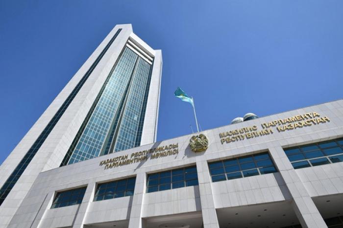 ​В парламент Казахстана, предположительно, проходят шесть партий