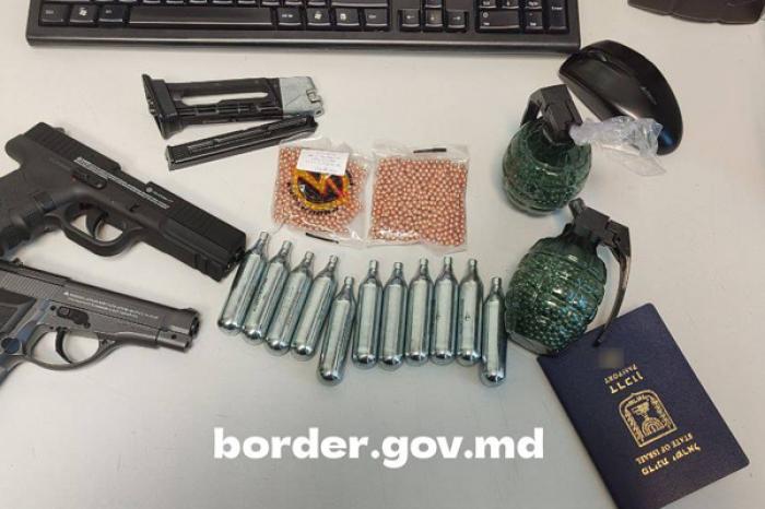 ПОГРАНИЧНИКИ ИЗЪЯЛИ У ПАССАЖИРА РЕЙСА "КИШИНЕВ-ТЕЛЬ-АВИВ" ДВА ПНЕВМАТИЧЕСКИХ ПИСТОЛЕТА