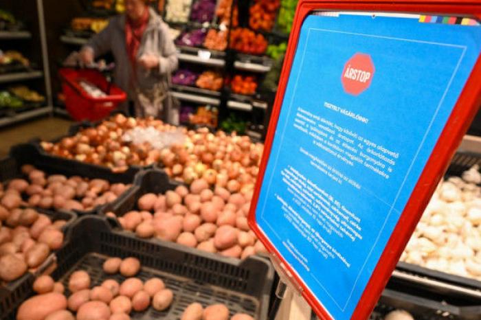 Венгрия обяжет ритейлеров снизить цены на продукты, чтобы замедлить инфляцию