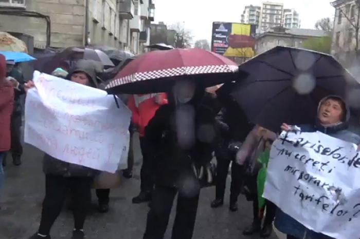 (ВИДЕО) СТОРОННИКИ ПАРТИИ «ШОР» ПИКЕТИРОВАЛИ ANRE, ТРЕБУЯ ОТСТАВКИ ПРАВИТЕЛЬСТВА И ПРЕЗИДЕНТА