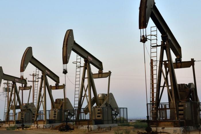 Цены на нефть снижаются на фоне экономических проблем в США и Китае