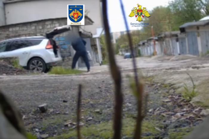 (ВИДЕО) В КИШИНЕВЕ ТАМОЖЕННИКИ ИЗЪЯЛИ 17 ТОНН ТАБАКА ДЛЯ КАЛЬЯНА И 1,5 МЛН. ШТУК СИГАРЕТ