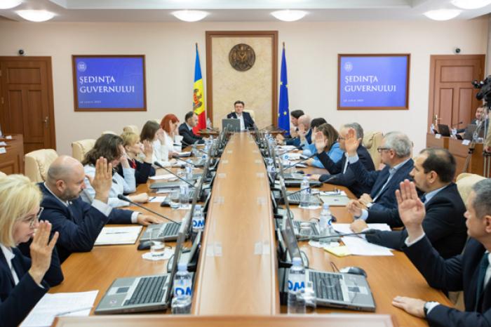 ПРАВИТЕЛЬСТВО НАМЕРЕНО РЕШАТЬ ПРОБЛЕМУ ДЕФИЦИТА РАБОЧЕЙ СИЛЫ ПУТЕМ ПРИВЛЕЧЕНИЯ ТРУДОВЫХ МИГРАНТОВ