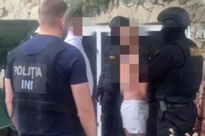 (ВИДЕО) ПОЛИЦИЯ КИШИНЕВА ЗАДЕРЖАЛА ДВУХ ЧЕЛОВЕК, ВЫКЛАДЫВАВШИХ В СОЦСЕТИ ИНТИМНЫЕ ФОТО ДЕВУШЕК