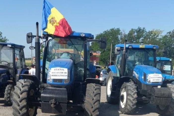 ФЕРМЕРЫ ОСТАЛИСЬ НЕДОВОЛЬНЫ ОБЩЕНИЕМ С МИНИСТРОМ И ТРЕБУЮТ ВСТРЕЧИ С ПРЕМЬЕР-МИНИСТРОМ