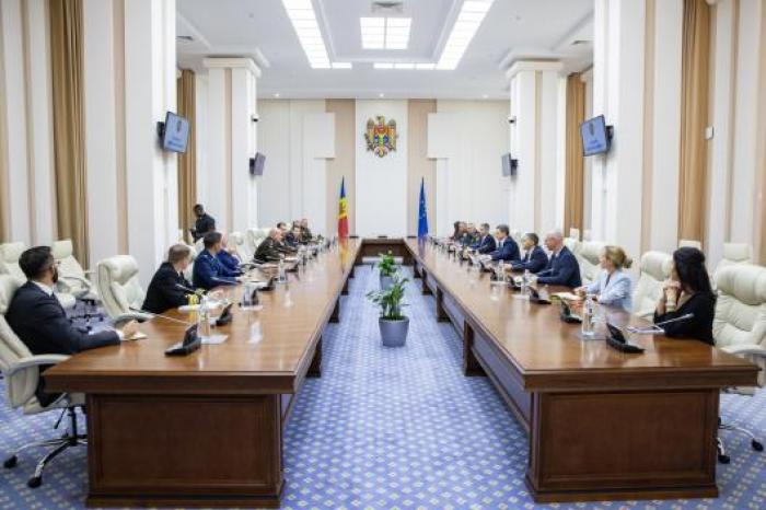 Prim-ministrul Dorin Recean l-a primit la Guvern pe generalul Christopher Cavoli, comandantul suprem al Forțelor Aliate din Europa