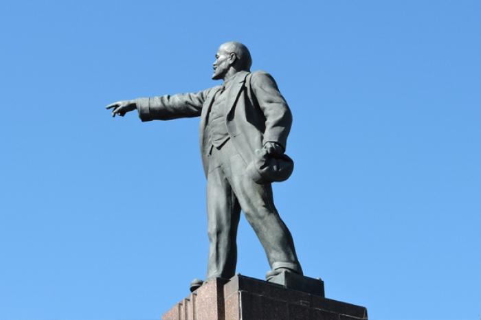 ЗА НЕДЕЛЮ В ЕДИНЕЦКОМ РАЙОНЕ ИЗУРОДОВАЛИ ДВА ПАМЯТНИКА ЛЕНИНУ