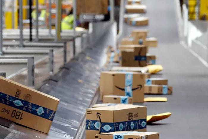 Amazon начала испытания нового робота, поднимающего товары на складах
