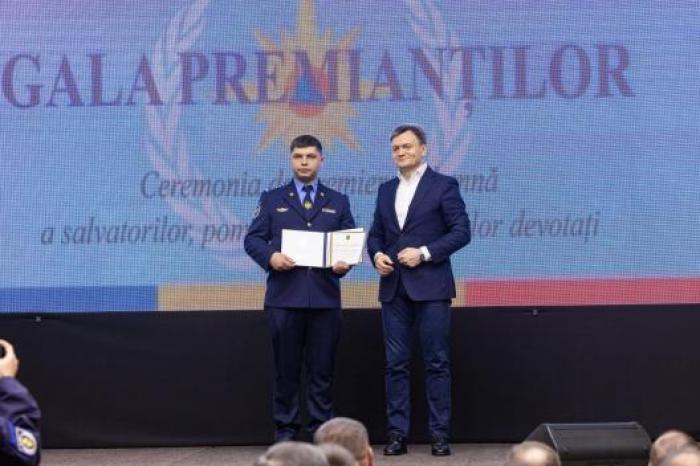 Prim-ministrul Dorin Recean, la Gala premianților IGSU: „Contribuim cu toții, împreună, la creșterea unei familii mari a celor care salvează vieți omenești”