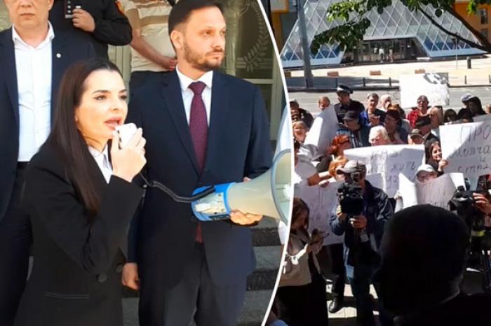 SUSȚINĂTORII BAȘCANULUI GĂGĂUZIEI AU PROTESTAT ÎN FAȚA JUDECĂTORIEI BUIUCANI, CERÂND „RESPECTAREA STRICTĂ A LEGII”