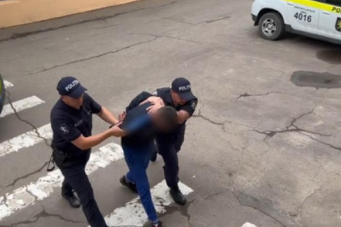 BĂRBATUL SUSPECTAT DE OMORUL UNUI BĂRBAT A FOST REȚINUT ÎN RAIONUL SOROCA