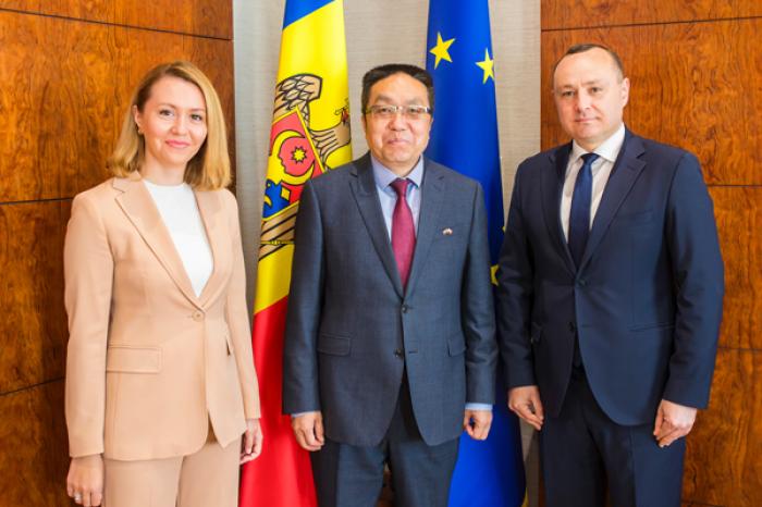 LIDERII PARTIDULUI SOCIALIST DISCUTĂ COOPERAREA BILATERALĂ CU AMBASADORUL CHINEI ÎN REPUBLICA MOLDOVA