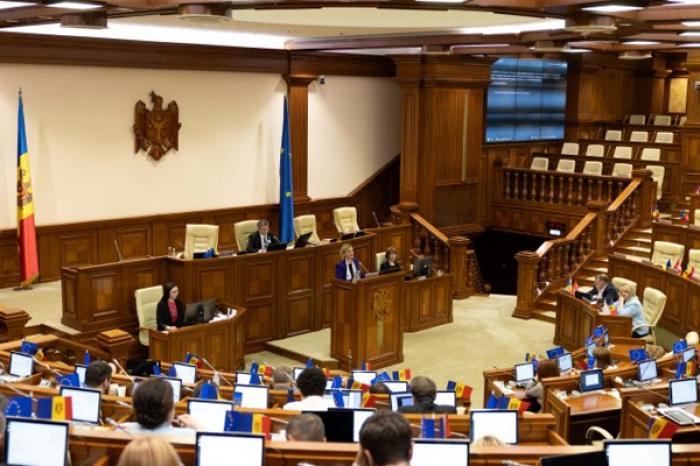 PARLAMENTUL ADOPTĂ O DECLARAȚIE DE CONDAMNARE A POLITICII DE GENOCID A RUSIEI FAȚĂ DE UCRAINA