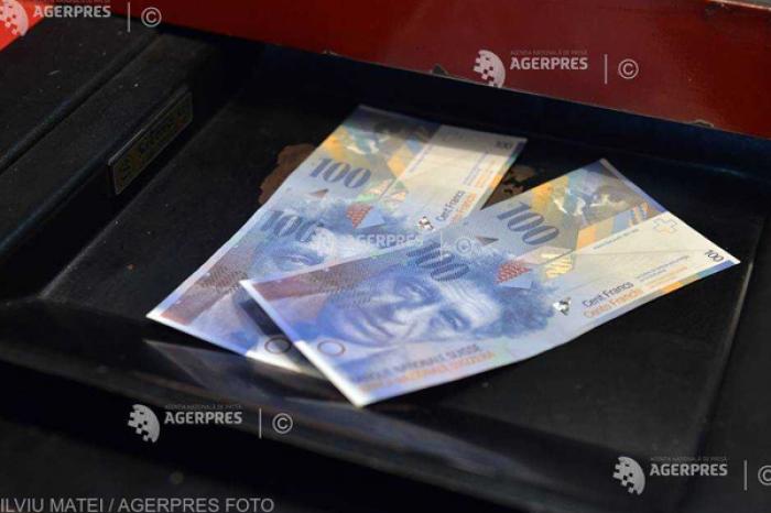 Francul elveţian, la cel mai ridicat nivel faţă de euro din 2015, pe fondul volatilităţii de pe pieţe
