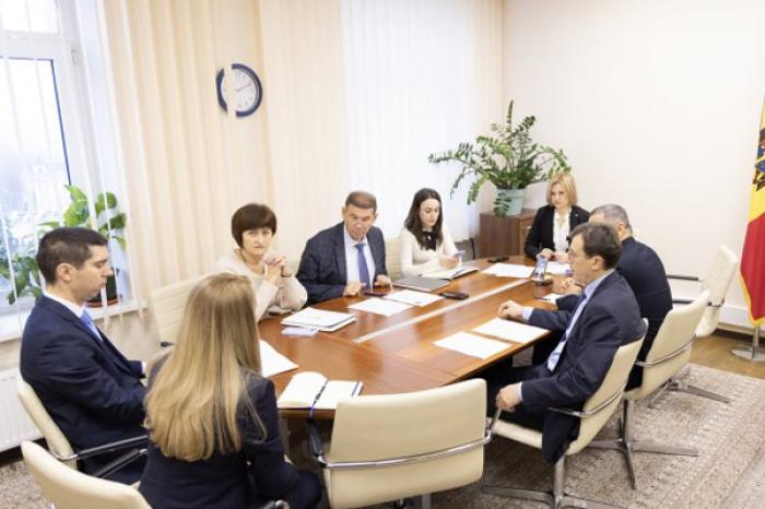 COMISIA PARLAMENTARĂ PENTRU POLITICĂ EXTERNĂ APROBĂ CANDIDATURILE A TREI NOI AMBASADORI AI MOLDOVEI