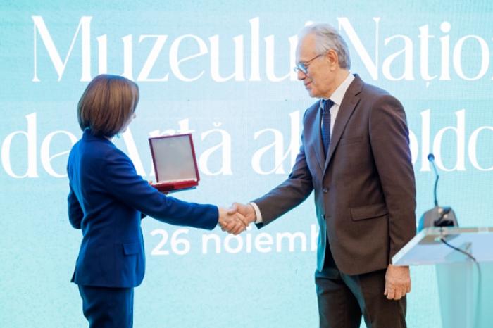 MUZEUL NAȚIONAL DE ARTĂ A FOST DECORAT CUORDINUL REPUBLICII