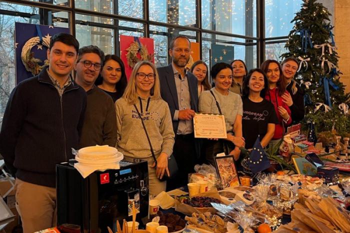 ДЕЛЕГАЦИЯ ЕС СОБРАЛА В ХОДЕ ЯРМАРКИ СВЫШЕ 26 ТЫС. ЛЕЕВ И НАПРАВИТ ИХ НА БЛАГОТВОРИТЕЛЬНЫЕ ЦЕЛИ
