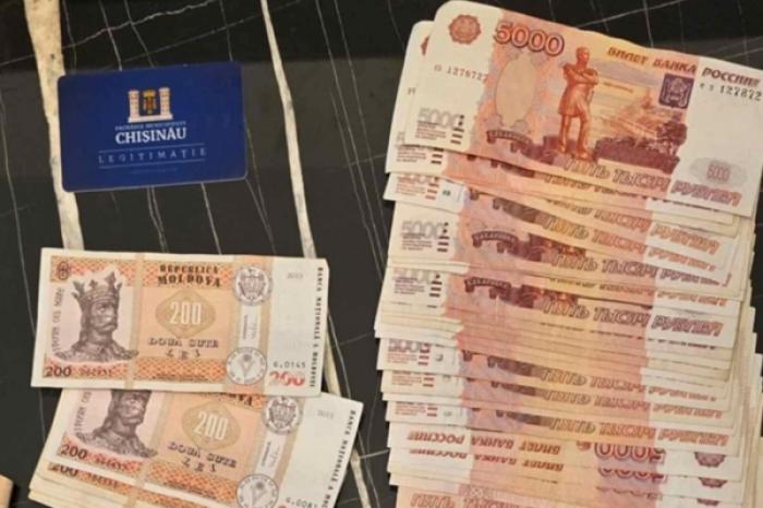 FORȚELE DE ORDINE AU REȚINUT DOI FUNCȚIONARI AI PRIMĂRIEI CHIȘINĂU, SUSPECTAȚI DE CORUPȚIE