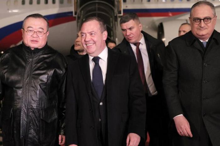 Medvedev a anunțat disponibilitatea de a începe negocierile cu Ucraina