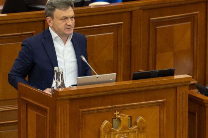 ПРЕМЬЕР-МИНИСТР ДОРИН РЕЧАН ОБРАТИЛСЯ К ПАРЛАМЕНТУ С ЗАПРОСОМ О ВВЕДЕНИИ ЧРЕЗВЫЧАЙНОГО ПОЛОЖЕНИЯ В СТРАНЕ НА 60 ДНЕЙ