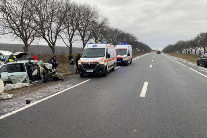 ​TREI PERSOANE AU MURIT ÎNTR-UN ACCIDENT PROVOCAT DE UN ȘOFER FĂRĂ PERMIS ÎN RAIONUL EDINEȚ