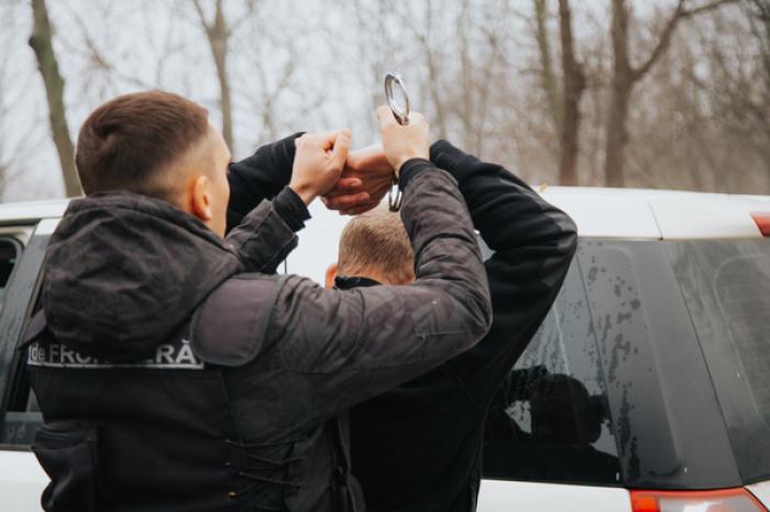 ПОГРАНИЧНИКИ ЗАДЕРЖАЛИ ТРЕХ ЖИТЕЛЕЙ ЮГА МОЛДОВЫ ПО ПОДОЗРЕНИЮ В ОРГАНИЗАЦИИ НЕЗАКОННОЙ МИГРАЦИИ ГРАЖДАН УКРАИНЫ