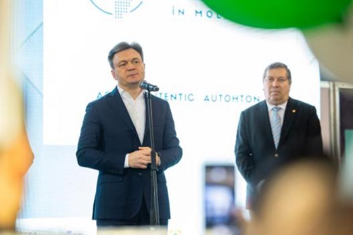 Премьер участвовал в открытии выставки "Произведено в Молдове"