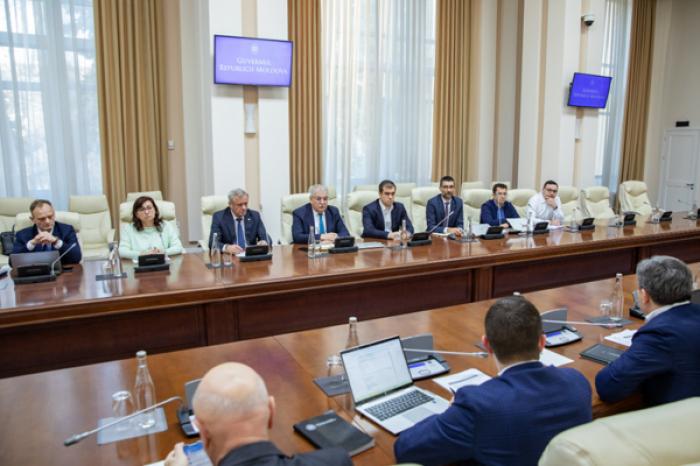PREMIERUL OBLIGĂ ANTREPRENORII SĂ RAPORTEZE SĂPTĂMÂNAL DESPRE PROGRESELE ÎNREGISTRATE ÎN CONSTRUCȚIA LINIEI DE TRANSPORT A ENERGIEI ELECTRICE VULCĂNEȘTI-CHIȘINĂU