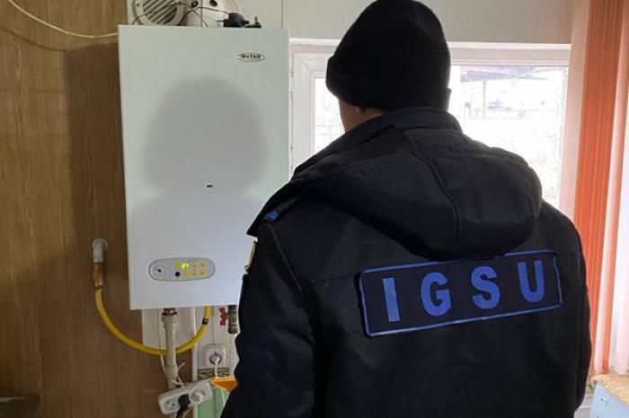ПЯТЕРО НЕСОВЕРШЕННОЛЕТНИХ ОТРАВИЛИСЬ УГАРНЫМ ГАЗОМ, А МУЖЧИНА СГОРЕЛ ВО ВРЕМЯ ПОЖАРА