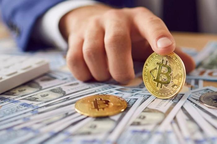 ​Биткоин упал на 25% с исторического максимума