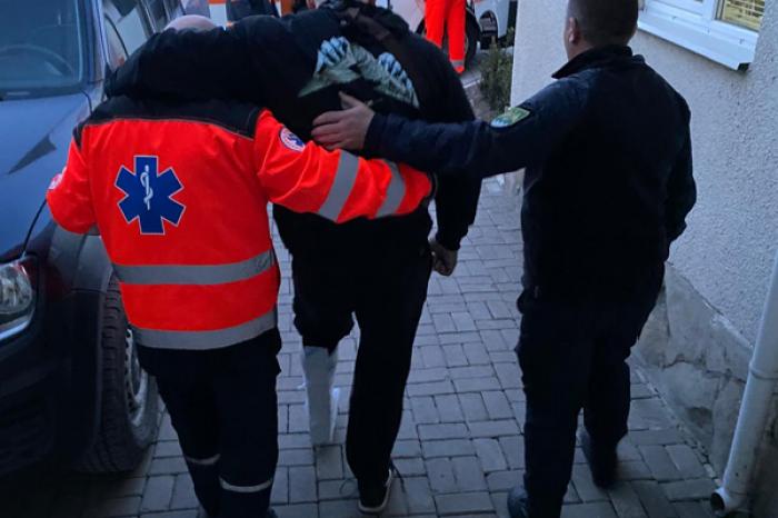 ПОГРАНИЧНИКИ ОКАЗАЛИ ПОМОЩЬ ДВУМ ГРАЖДАНАМ УКРАИНЫ, НЕЗАКОННО ПЕРЕСЕКШИМ ГРАНИЦУ - ОДИН СО СЛОМАННОЙ НОГОЙ