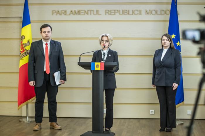 SOCIALIȘTII AU CRITICAT ACȚIUNILE PAS DE POLITIZARE A SISTEMULUI EDUCAȚIONAL