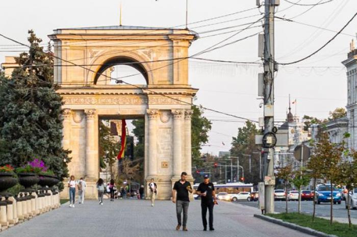 ​SONDAJ: PESTE 50 LA SUTĂ DINTRE CETĂȚENI CALIFICĂ SITUAȚIA DIN MOLDOVA DREPT TURBULENTĂ