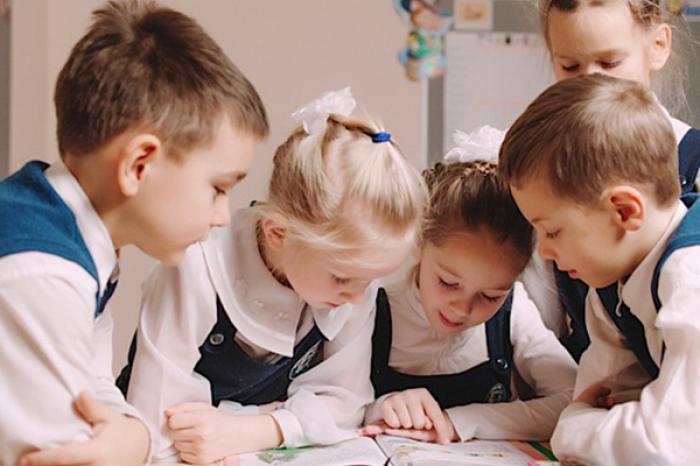 MAJORITATEA MOLDOVENILOR SE OPUN PREDĂRII RELIGIEI LA ȘCOALĂ ȘI SUNT ÎN FAVOAREA UNOR SALARII MAI MARI PENTRU PROFESORI