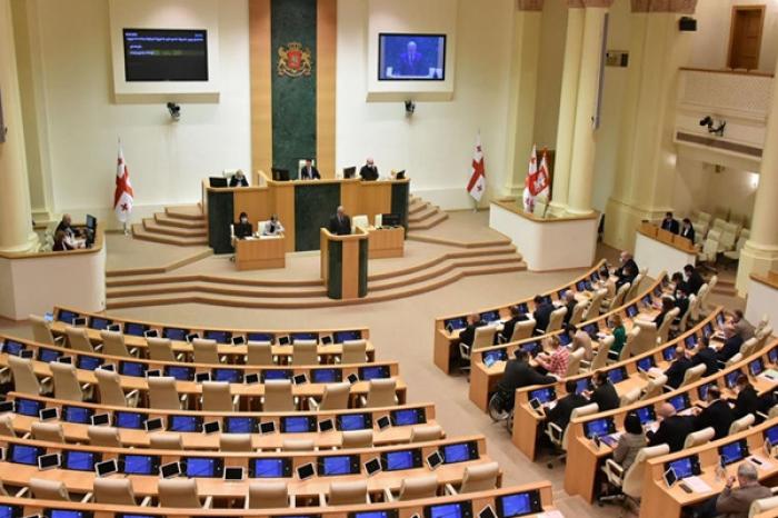 ​Парламент Грузии одобрил второй закон об "иноагентах"