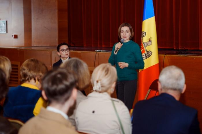 PREȘEDINTA MAIA SANDU SE AFLĂ ÎNTR-O VIZITĂ LA PARIS LA INVITAȚIA OMOLOGULUI SĂU FRANCEZ EMMANUEL MACRON