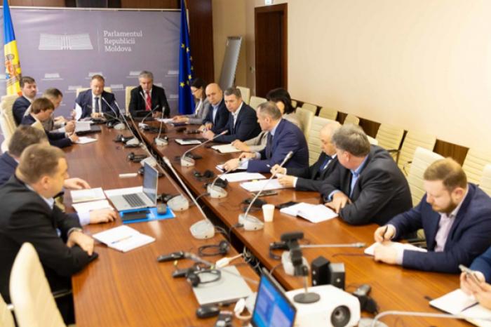В ПАРЛАМЕНТЕ ОБСУДИЛИ МЕРЫ ПО ОБЕСПЕЧЕНИЮ ЭНЕРГОРЕСУРСАМИ ЖИТЕЛЕЙ В ЗОНЕ БЕЗОПАСНОСТИ