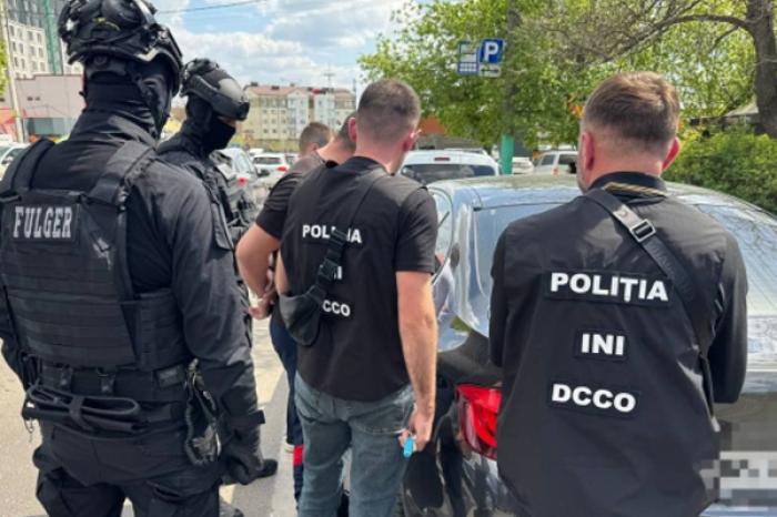 ДВУХ ЖИТЕЛЕЙ СТОЛИЦЫ, ПОДОЗРЕВАЕМЫХ В ПОДДЕЛКЕ ДОКУМЕНТОВ СТРАН ЕВРОСОЮЗА, ЗАДЕРЖАЛА ПОЛИЦИЯ