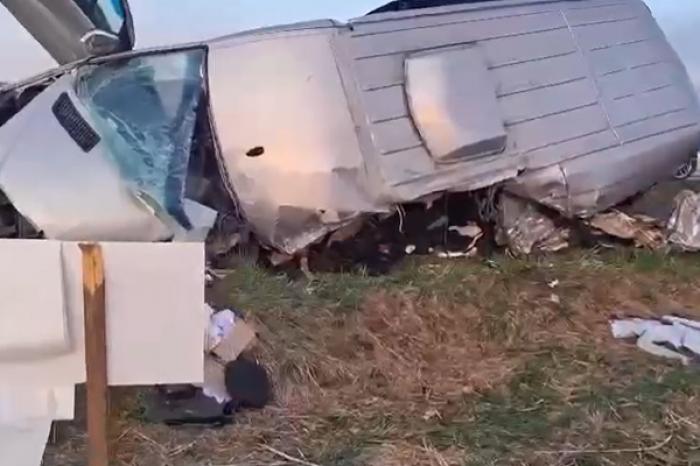 ​MICROBUZ MOLDOVENESC IMPLICAT ÎNTR-UN ACCIDENT RUTIER ÎN ROMÂNIA: TREI MORȚI